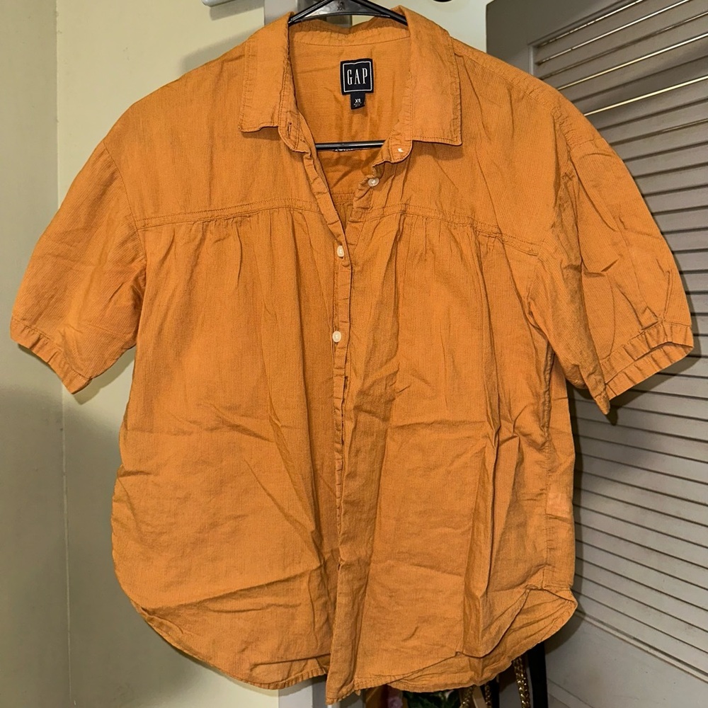 Cute Gap button up tee